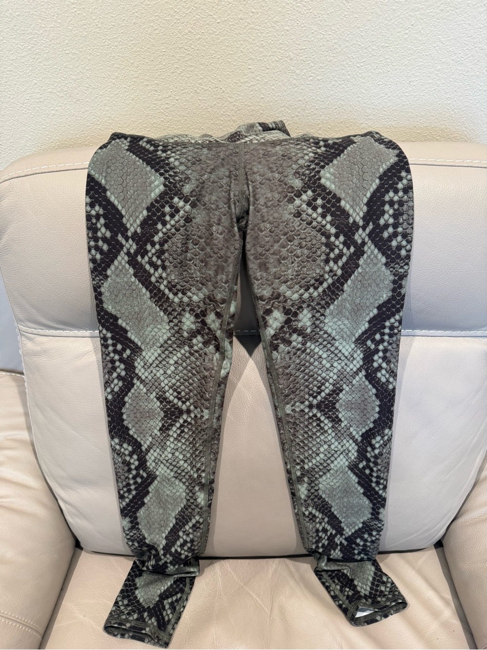 Niyama Sol Snake-Print Leggings in Green and Black